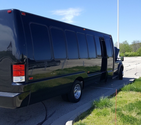 Deluxe 1 Limo LLC - Tupelo, MS. 25-28. PASSANGER BUS. 175 .00. - 200.00 per hour