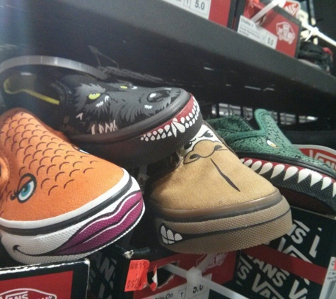 Vans Outlet - Gurnee, IL