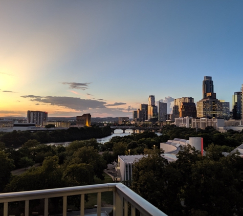 SkyHouse Austin Apartments - Austin, TX