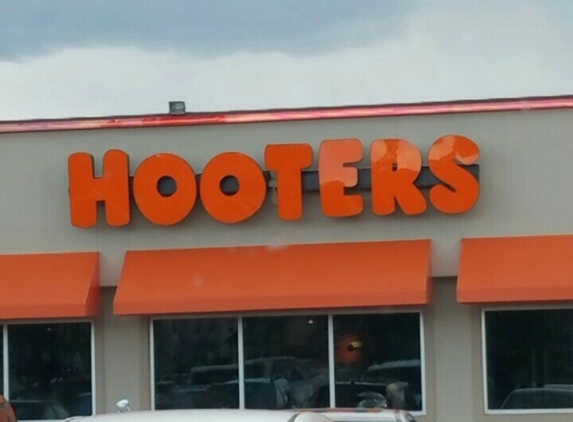 Hooters - Chester, VA