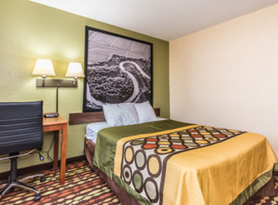 Super 8 by Wyndham Grand Forks - Grand Forks, ND