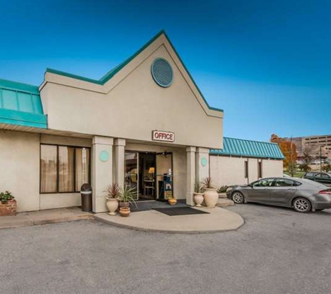 Econo Lodge - Altoona, PA