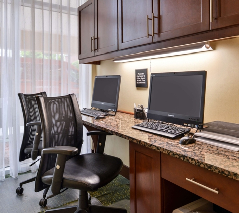 Hampton Inn & Suites Newport News - Newport News, VA