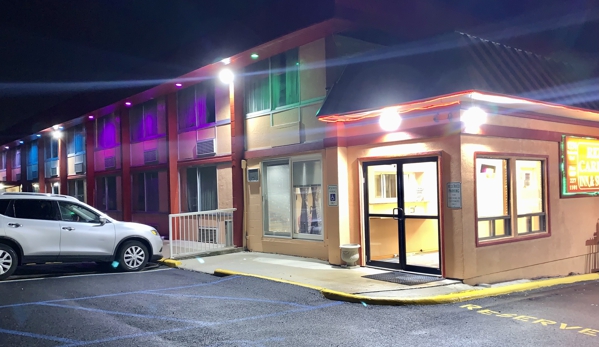 Hotelnparking.com - New Hyde Park, NY. Red Carpet Inn