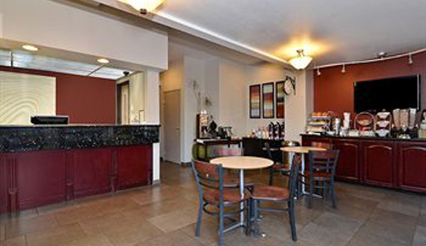 Clackamas Inn & Suites - Clackamas, OR