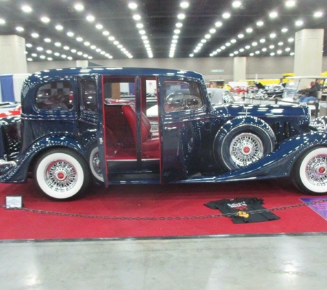 Palmer's Auto Interiors - West Point, KY. '33 Buick ISCA Outstanding Interior Award
