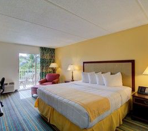 Hutchinson Island Plaza Hotel & Suites - Fort Pierce, FL