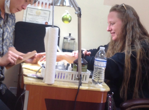 Cute Nails - Livingston, TX. Very attentive