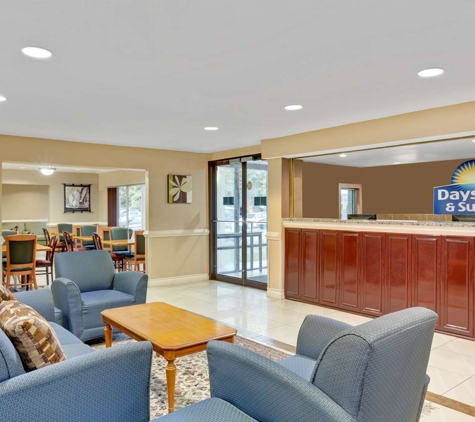 Days Inn by Wyndham College Park Atlanta Airport South - College Park, GA