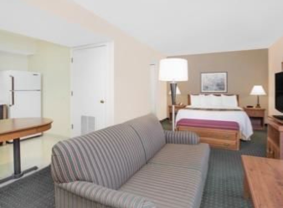 Hawthorn Extended Stay by Wyndham Green Bay - Green Bay, WI