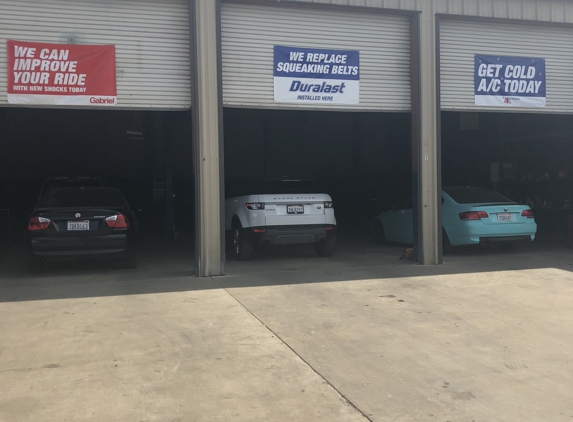 Universal Auto Repair - Visalia, CA