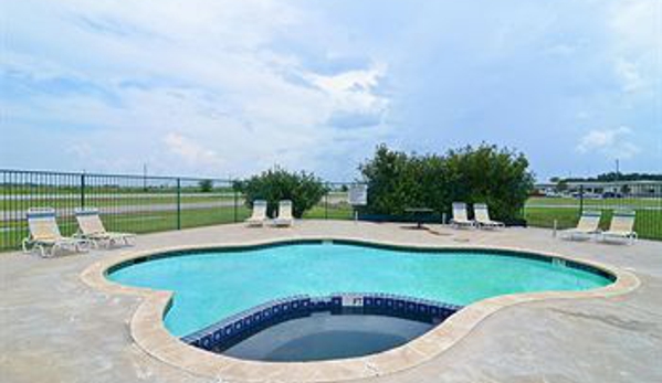 Americas Best Value Inn - Smithville, TX