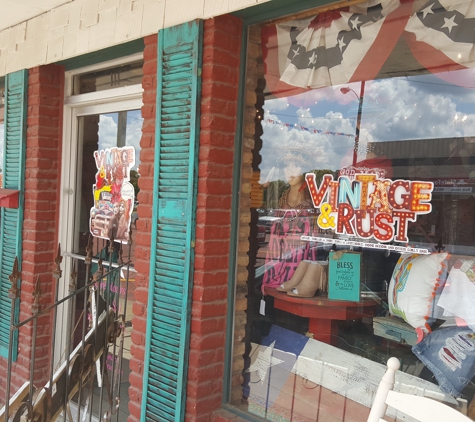 VINTAGE & RUST BOUTIQUE - Wills Point, TX