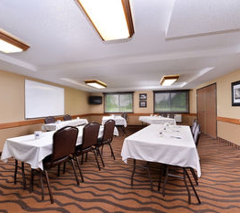 AmericInn Lodge & Suites of St. Cloud - Saint Cloud, MN