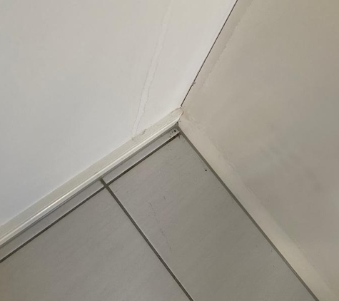 Cheap Bond Cleaning Brisbane - Coorparoo, QLD. Wall & skirting boards in kitchen