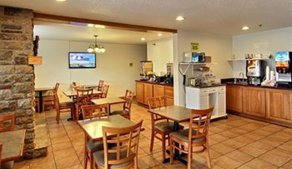 Days Inn & Suites by Wyndham Traverse City - Traverse City, MI