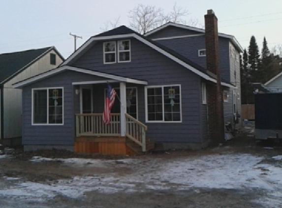 McKelvey's Home Improvement - Lexington, MI. Cedar Shakes with Carvedwood .44 Vinyl Siding