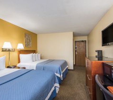 Days Inn by Wyndham Greenfield - Greenfield, MA