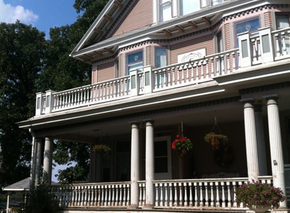 Dakotah Rose Bed & Breakfast - Minot, ND