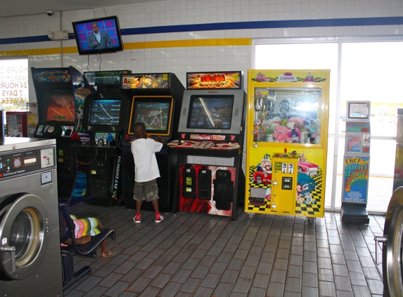 Cyclone Coin Laundry - Miami, FL