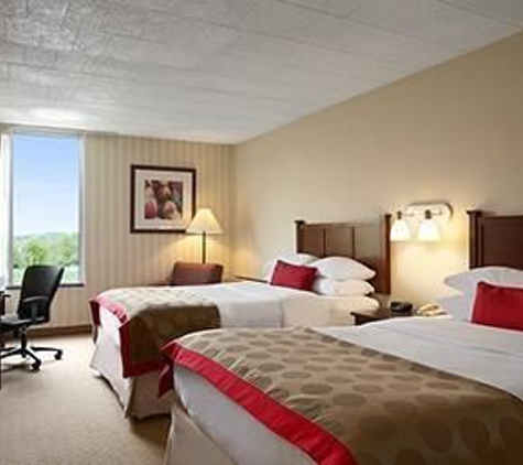 Ramada by Wyndham Greensburg Hotel & Conference Center - Greensburg, PA