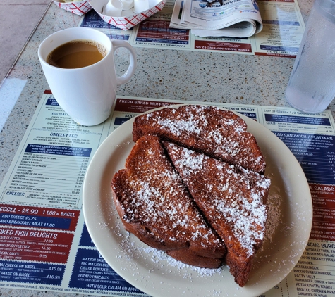 Marian's Bagels - Plantation, FL. Bill Lewis of Vero Beach dining in at Marian's Bagels in Plantation, Florida.