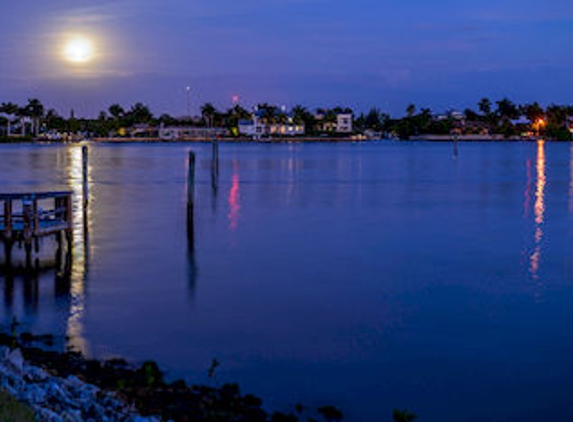 Charter Club Resort of Naples Bay - Naples, FL