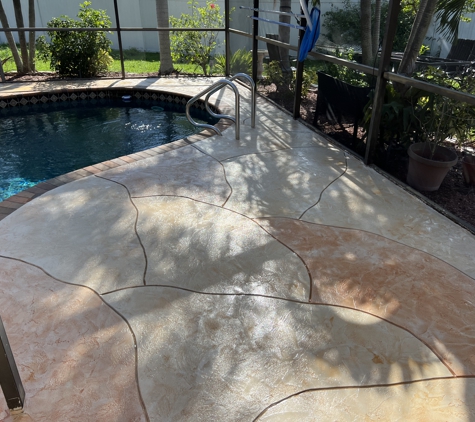 Custom Deck Design LLC - Bradenton, FL