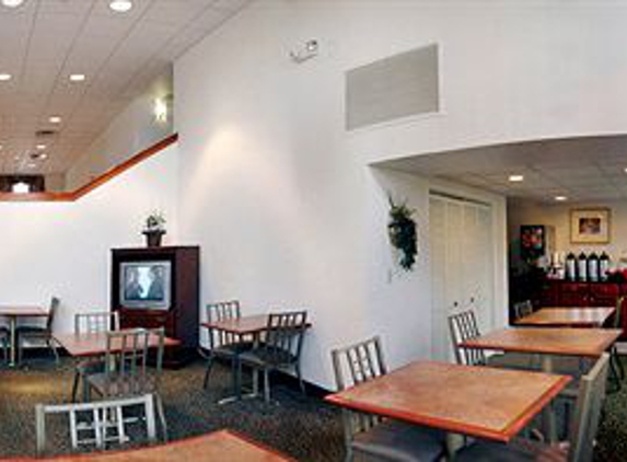 Econo Lodge - Akron, OH