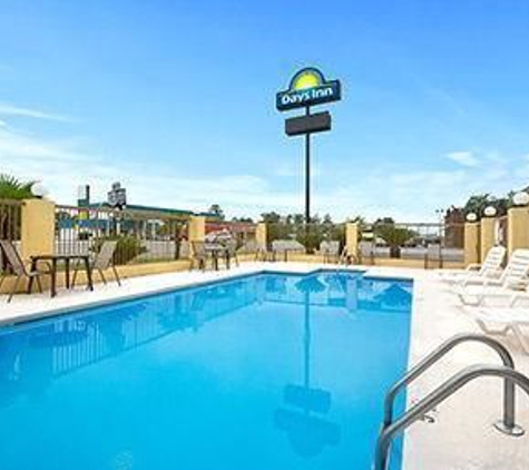 Days Inn by Wyndham Alma - Alma, GA