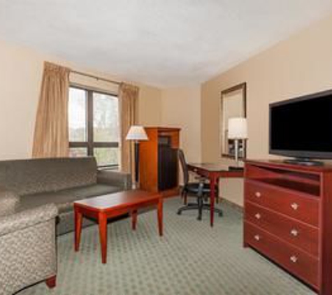 Days Inn by Wyndham Utica - Utica, NY