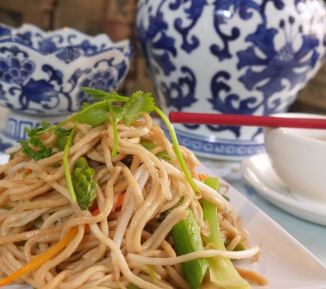 china cafe - san Diego, CA. Chicken chow mein