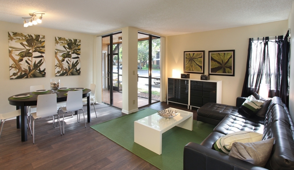 Crown Pointe Apartments - Coconut Creek, FL