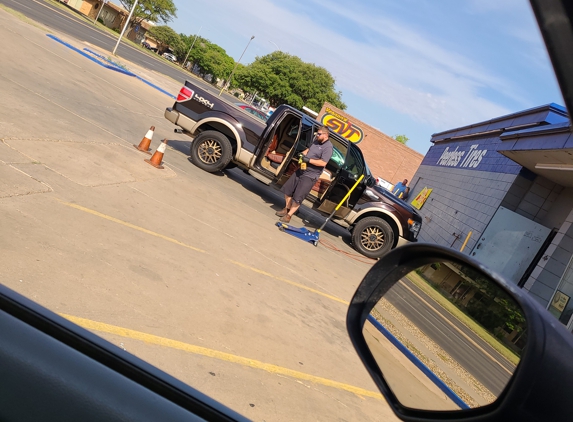 Peerless Tires 4 Less - Lubbock, TX