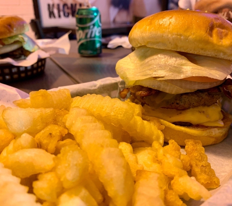 Kickin Burgers & Wings - Niles, IL