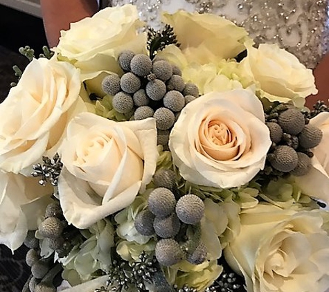 Stems Florist - Florissant, MO. Getting Married ? Choose this Amazing Bridal Bouquet by Stems !