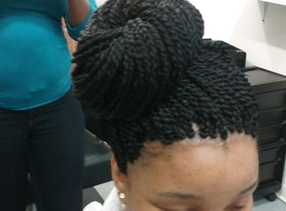 Temi African Braiding And Boutique - Cleveland, OH
