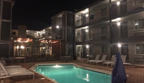 Country Inns & Suites - Metairie, LA