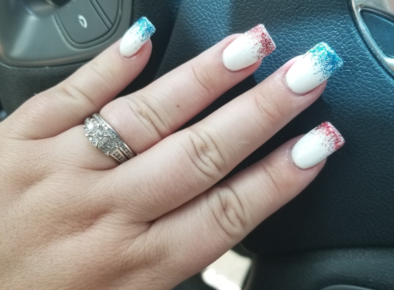 Top Spa & Nail - Prescott Valley, AZ. Ready for the 4th thanks to Robinson ����