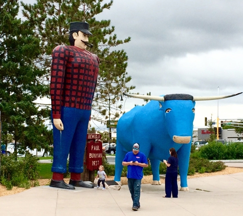 Paul Bunyan and Babe the Blue Ox - Bemidji, MN