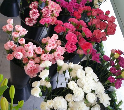 Tri City Florists & Weddings - Vista, CA