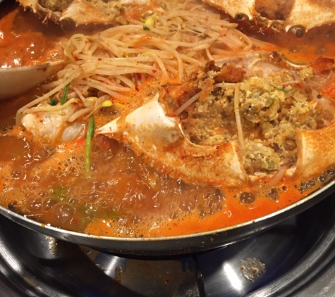 Ondal Restaurant - Los Angeles, CA. Spicy crab soup