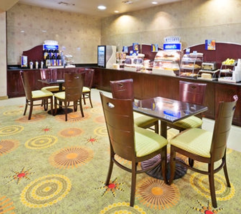 Holiday Inn Express & Suites Dallas East - Fair Park - Dallas, TX