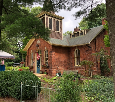 Schoolhouse Shop & Antique - Chesterton, IN