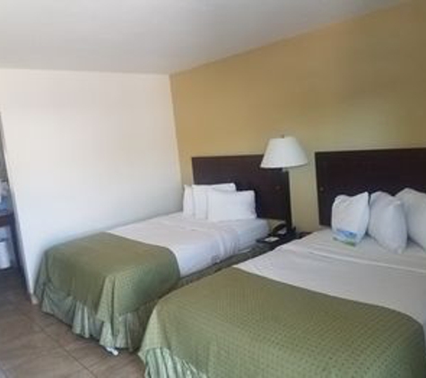 Days Inn by Wyndham St. Petersburg / Tampa Bay Area - Saint Petersburg, FL