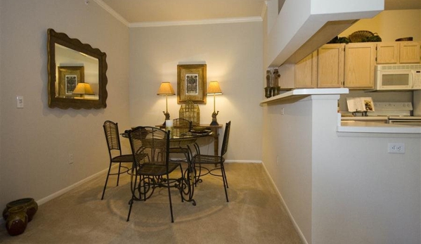 The Legacy at Highlands Ranch Apartments - Highlands Ranch, CO. Dining Room