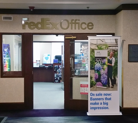 FedEx Office Print & Ship Center - Chicago, IL