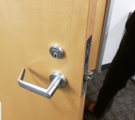 Bay Area Locksmith - San Jose, CA. Commercial lock installation and rekey