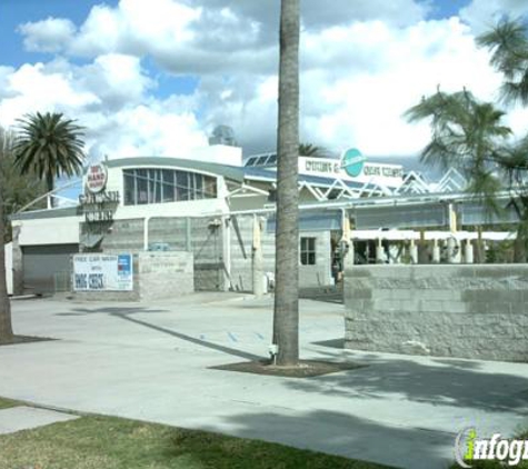 Cruisers Car Wash - Northridge, CA