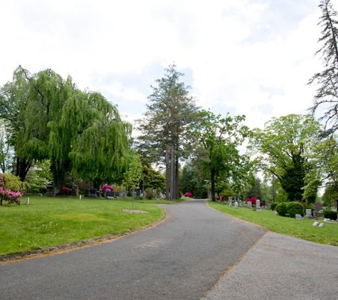 St. Mary/Putnam Cemetery - Greenwich, CT